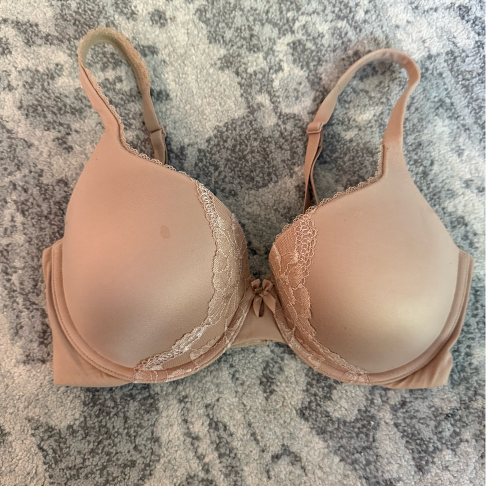 Victoria's Secret Lace Accent Bra in Nude